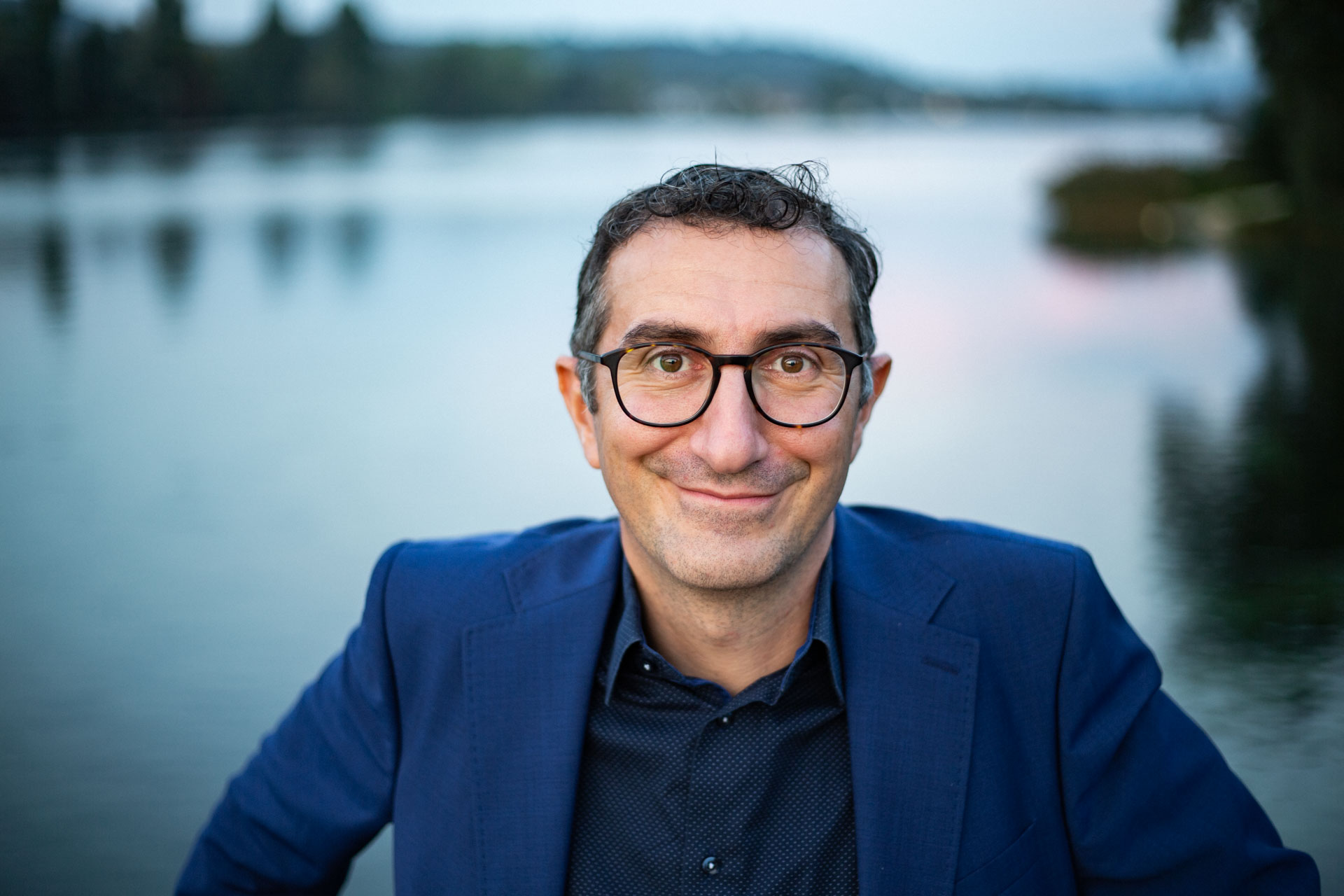 Tommaso Rubino Portrait mit See